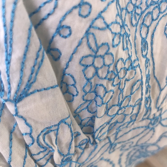 Lilly Pulitzer 3/4 sleeve size 2 dress/tunic in an embroidered cotton blue/white - Picture 7 of 7